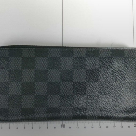 Louis Vuitton Damier Graphite Zippy Wallet/ Unisex - Picture 2 of 13